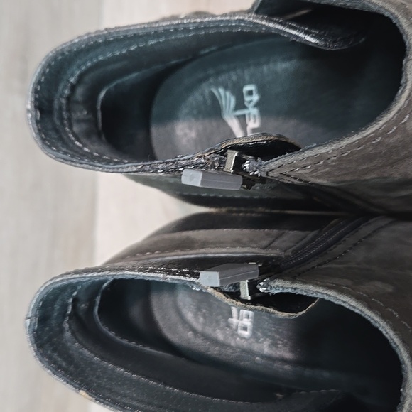 Dansko Women's Gray Suede Ankle Wedge Boots Shoes Sz 38/7.5-8 - Picture 4 of 15